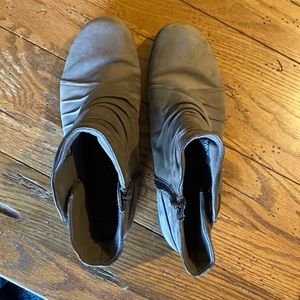 Cobb Hill (New Balance) Pandora Boot in stone grey.